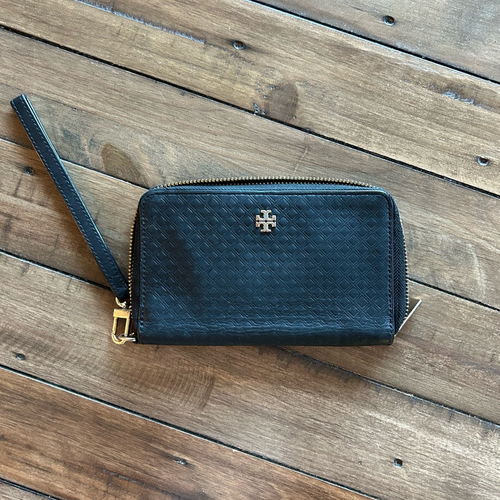 Tory Burch Embossed Marion Black Quilted Wallet Wristlet